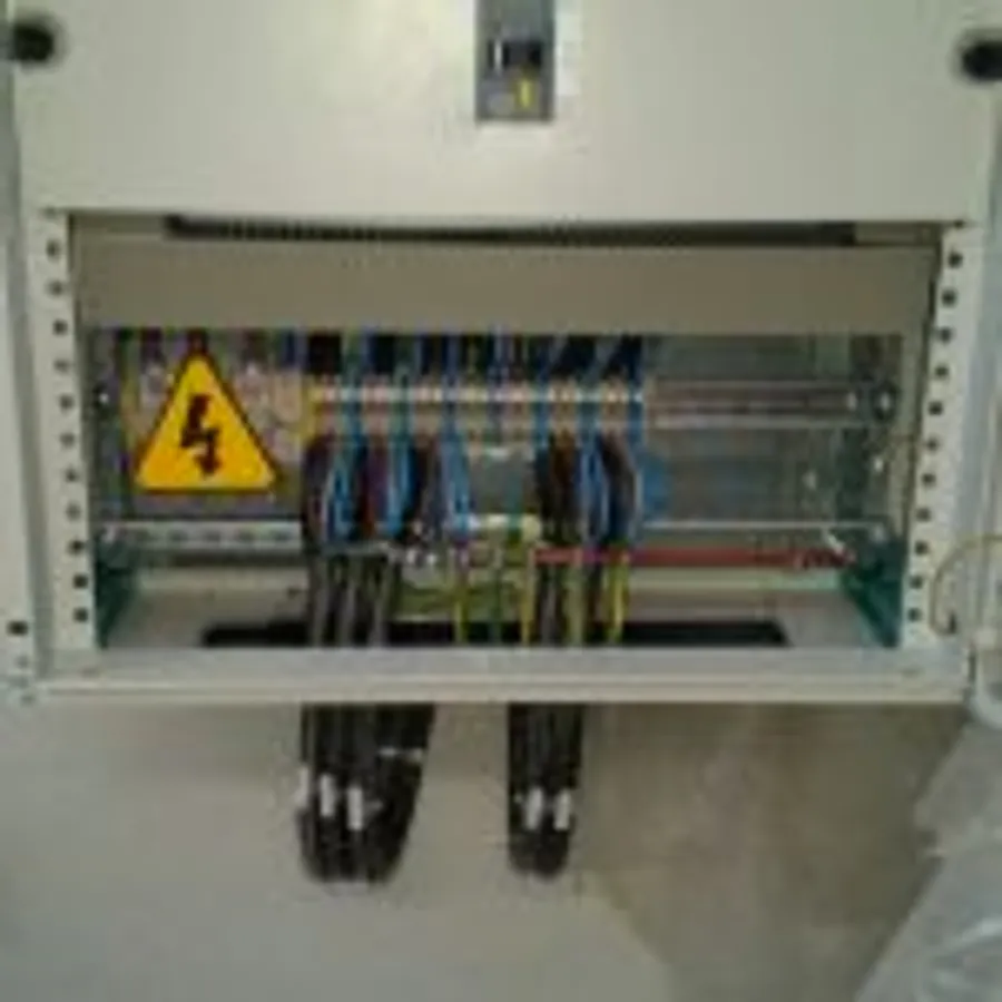 Promaster Elektrik saha çalışması — endüstriyel tesis
